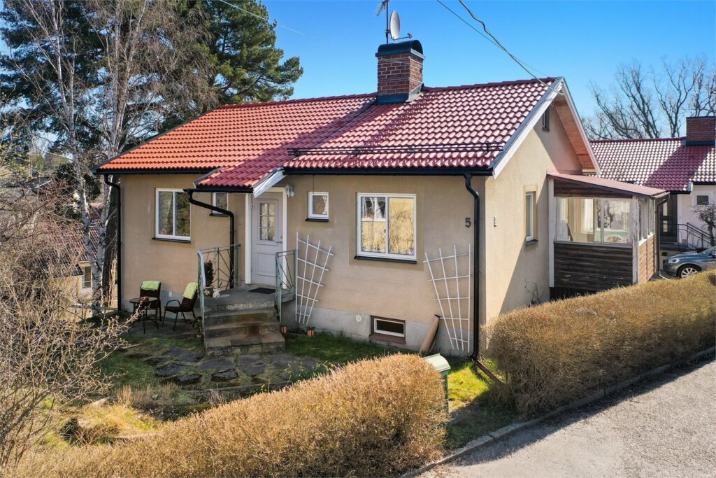 Nybyggnation attefallshus med veranda. Vendelsö Haninge